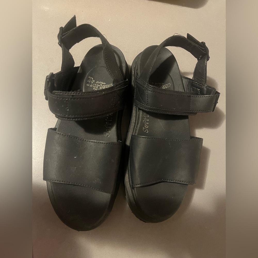 Dr.Martens Voss Women’s Leather Strap Sandals in size 9